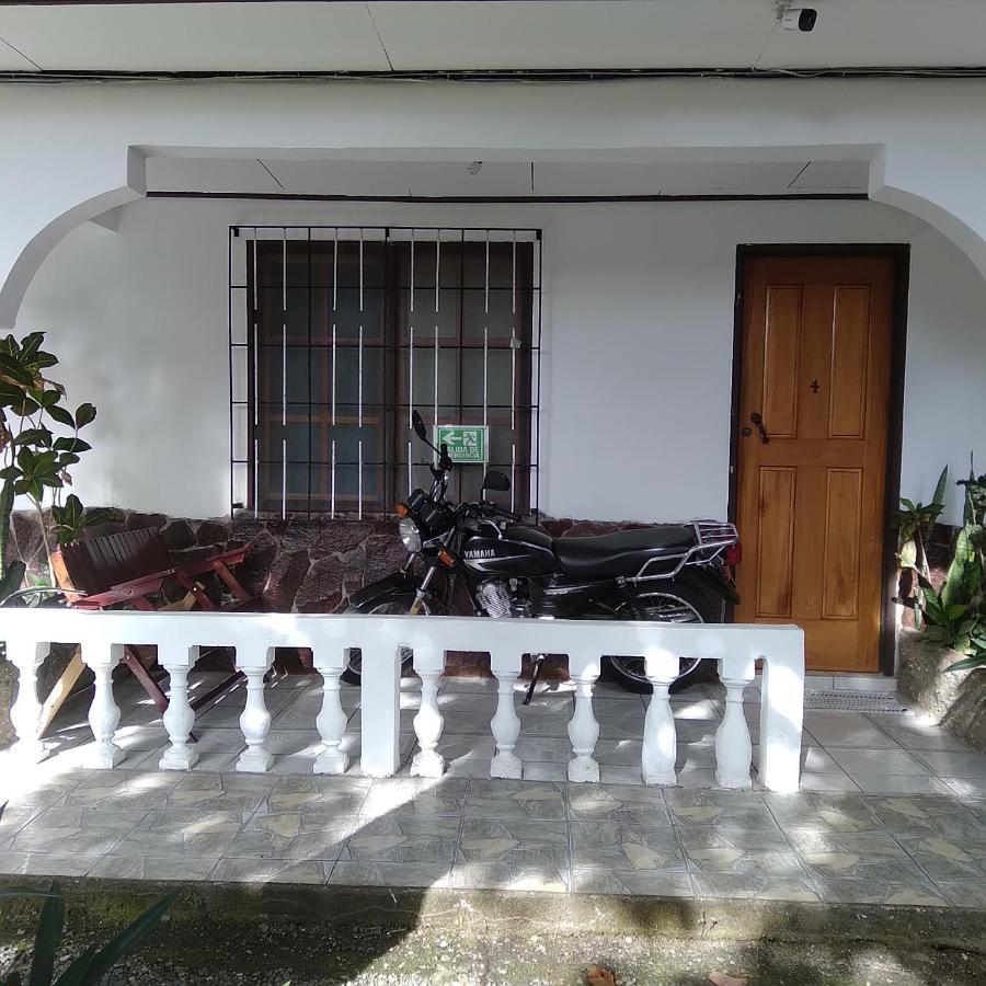 Cabinas Smith Cahuita Kültér fotó